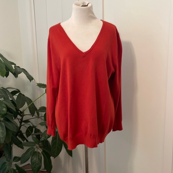 Gorgeous cross backed sweater! - Picture 1 of 3